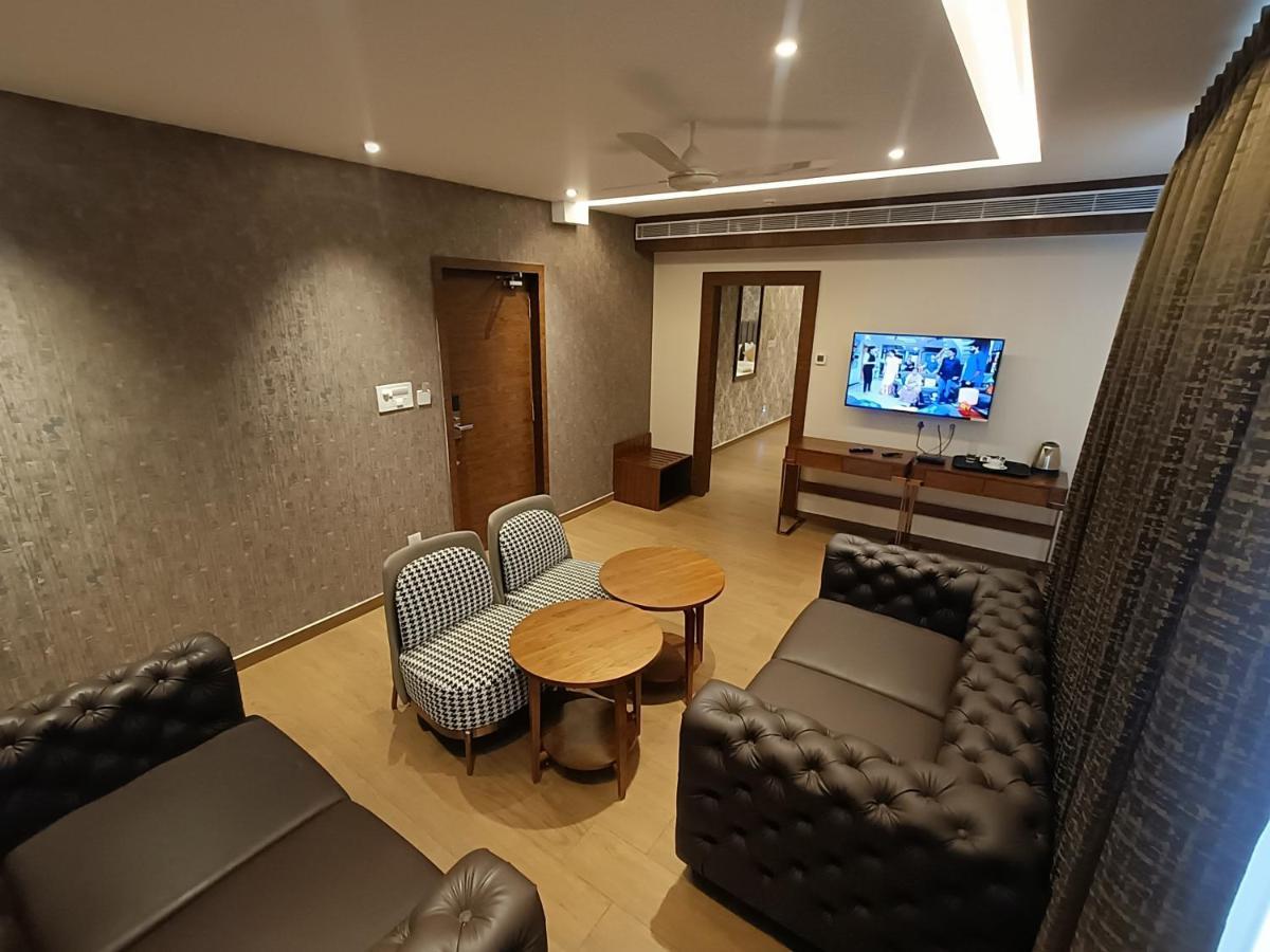 Hotel The Kings Park Grand-near Us Consulate Chennai