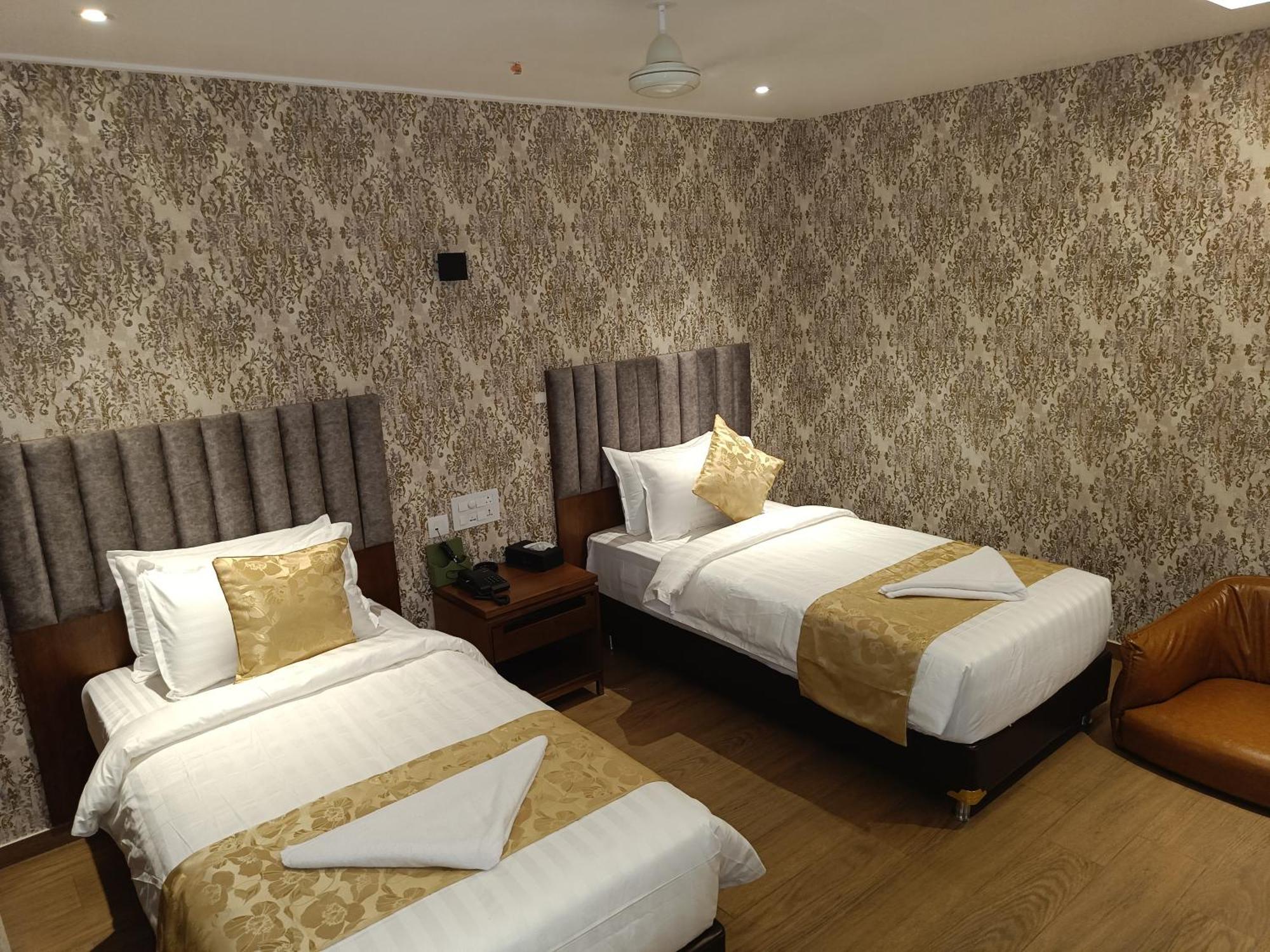 Hotel The Kings Park Grand-near Us Consulate 3*