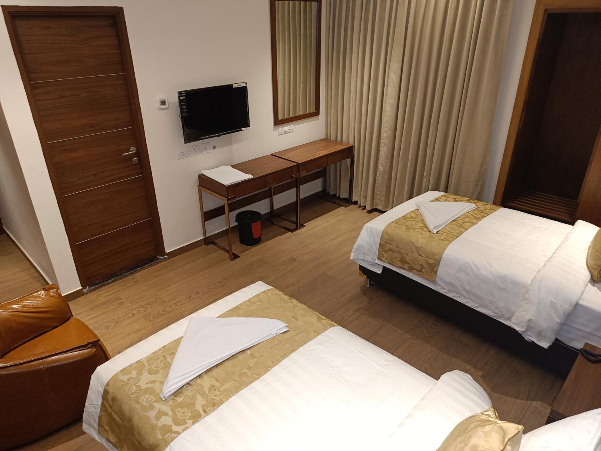 Hotel The Kings Park Grand-near Us Consulate 3*