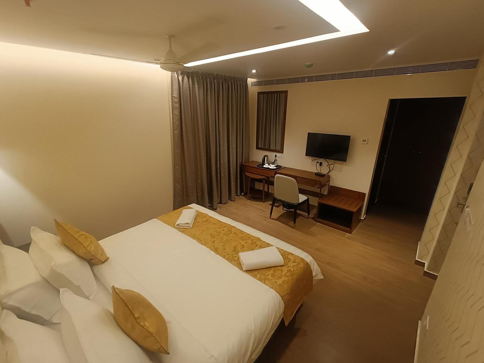 Hotel The Kings Park Grand-near Us Consulate 3*